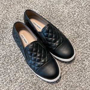 Steve Madden women’s size 9 Zaander slip on leather sneaker black